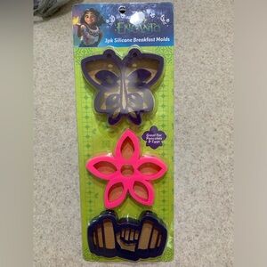New In Package! Disney Encanto Silicone Breakfast Molds. 3 pack